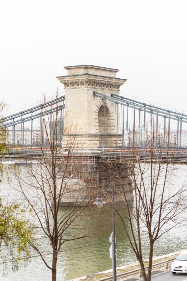 Danube Waterfront View At Chain Bridge Budapest Eksteriør billede